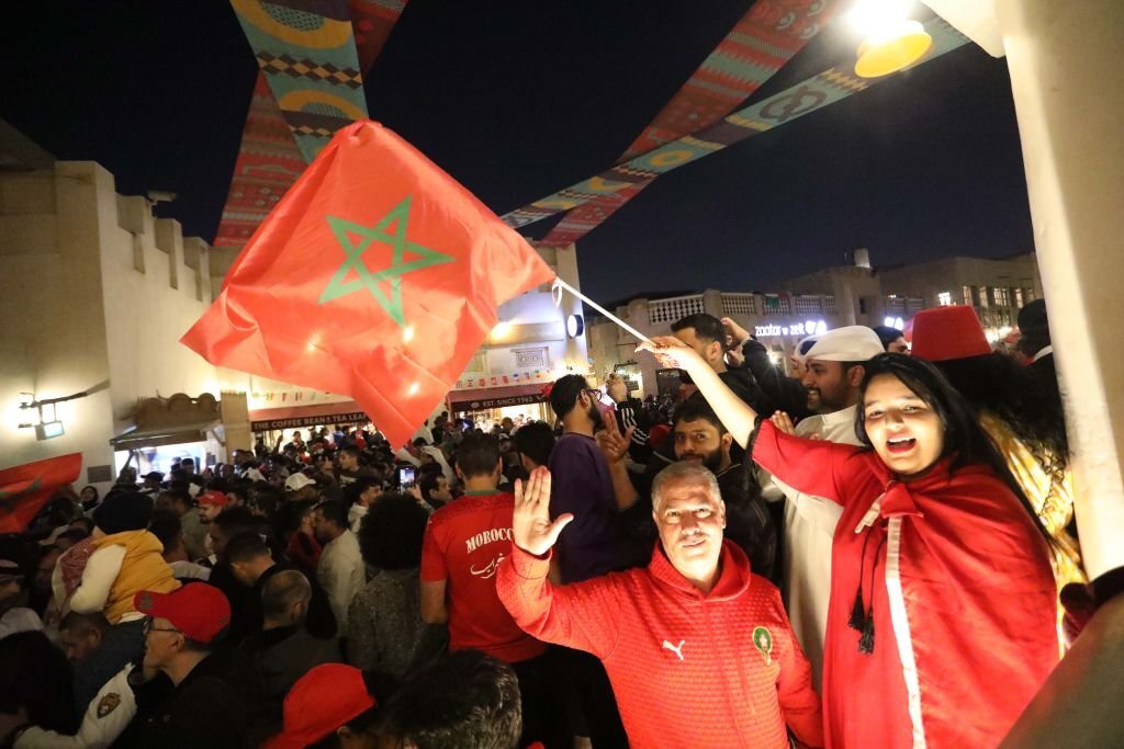 Người dân Morocco xuống đường ăn mừng sau chiến tích của đội nhà 7 Người dân Morocco xuống đường ăn mừng sau chiến tích của đội nhà 7